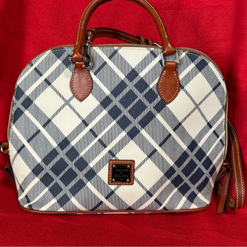 Dooney crossbody, great condition.